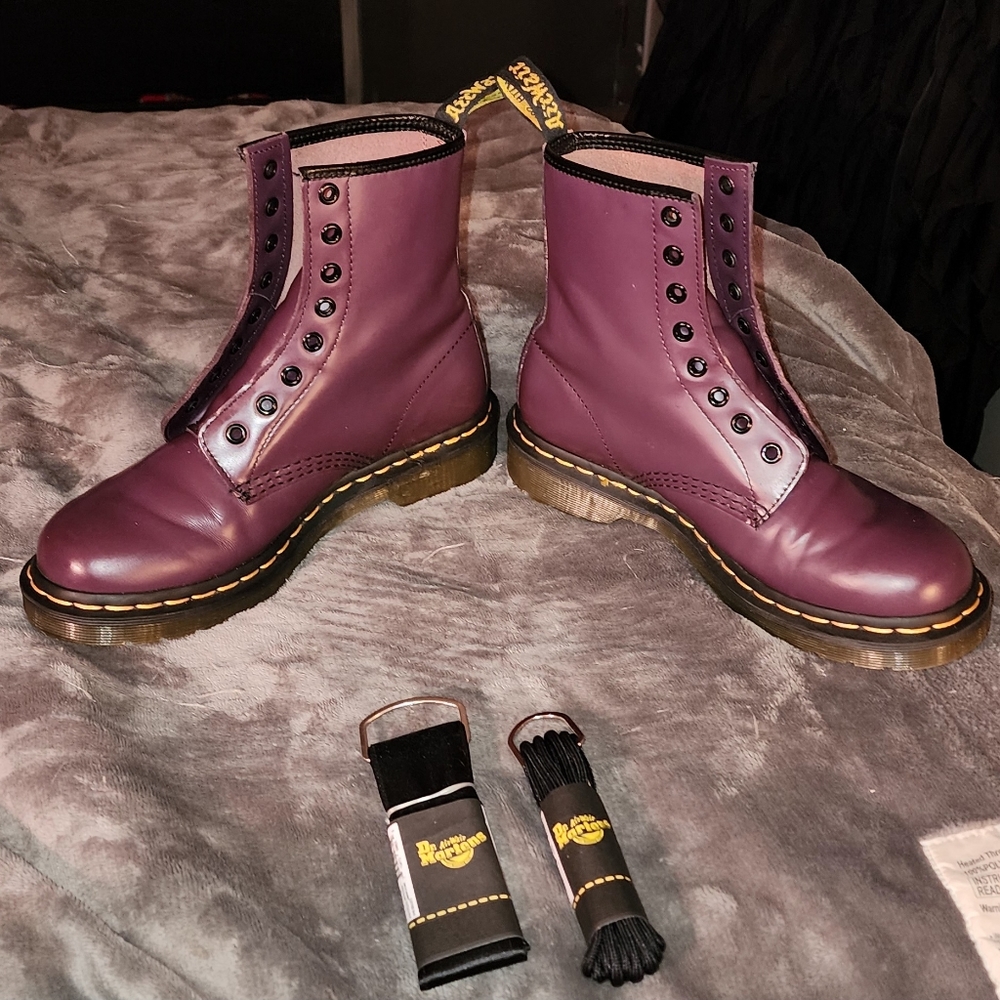 Dr Martens Women's size 7 Combat Boots